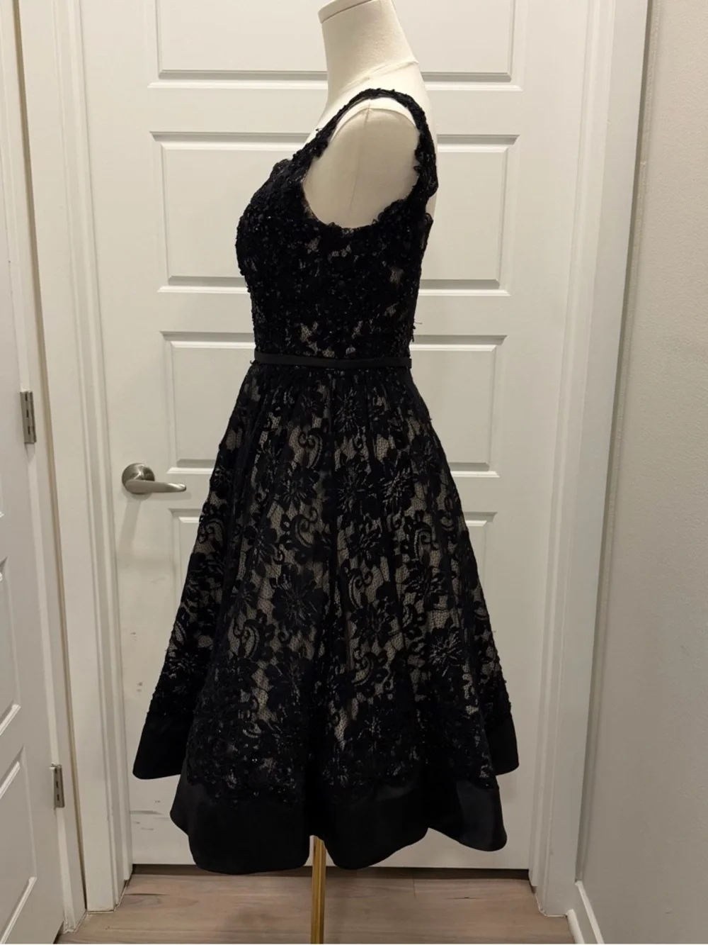 🔥Mac Duggal Black Lace Midi Dress with Nude Illusion Bodice - Picture 7 of 11